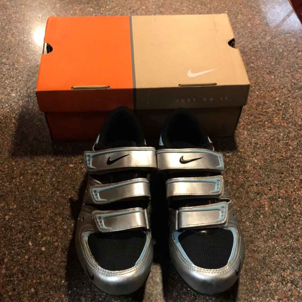Nike woman’s cycling shoes size 8.5 US with clips